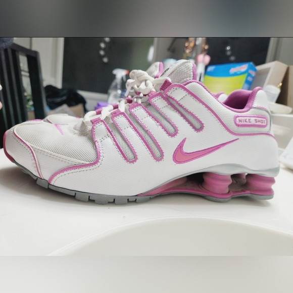 Womens Nike Shox Sneakers Pink & White Athletic Shoes - Picture 5 of 12